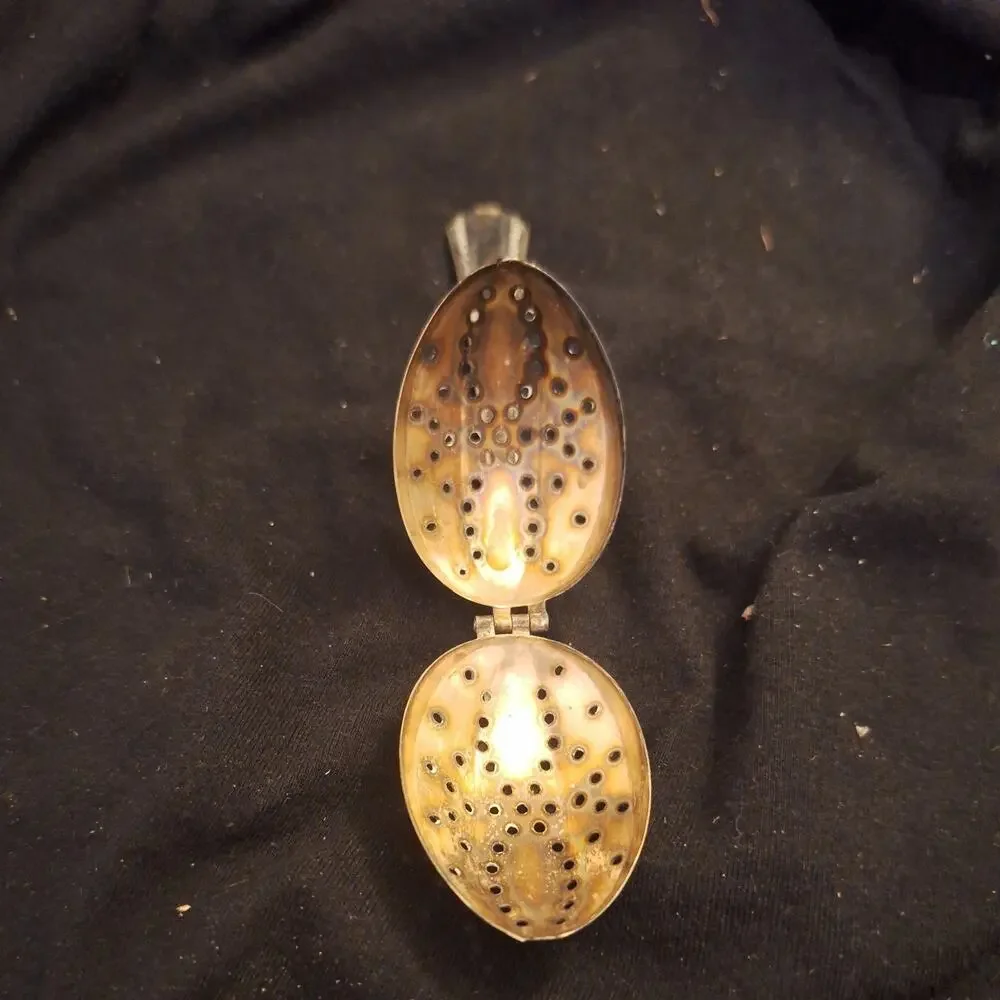 Antique Vintage WM A Rogers A1 Plus Oneida LTD TEA INFUSER Hinged Spoon Strainer
